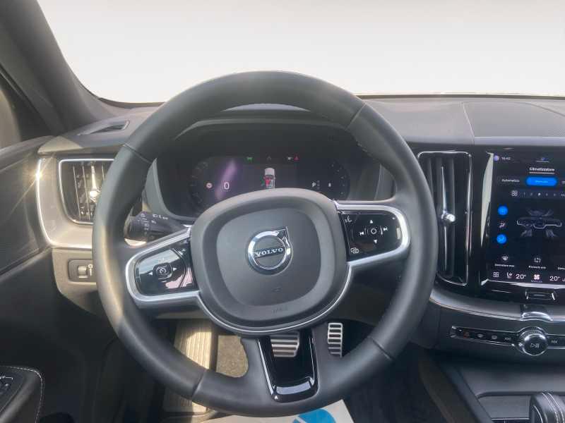 VOLVO XC60 2.0 b4 R-design AwD AuTo