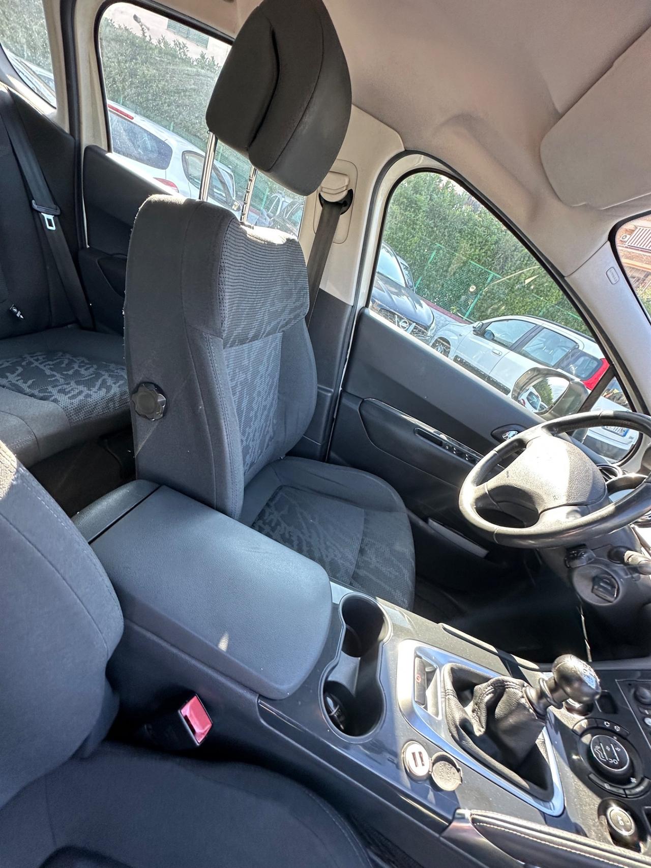 Peugeot 3008 1.6 HDi 112CV Business