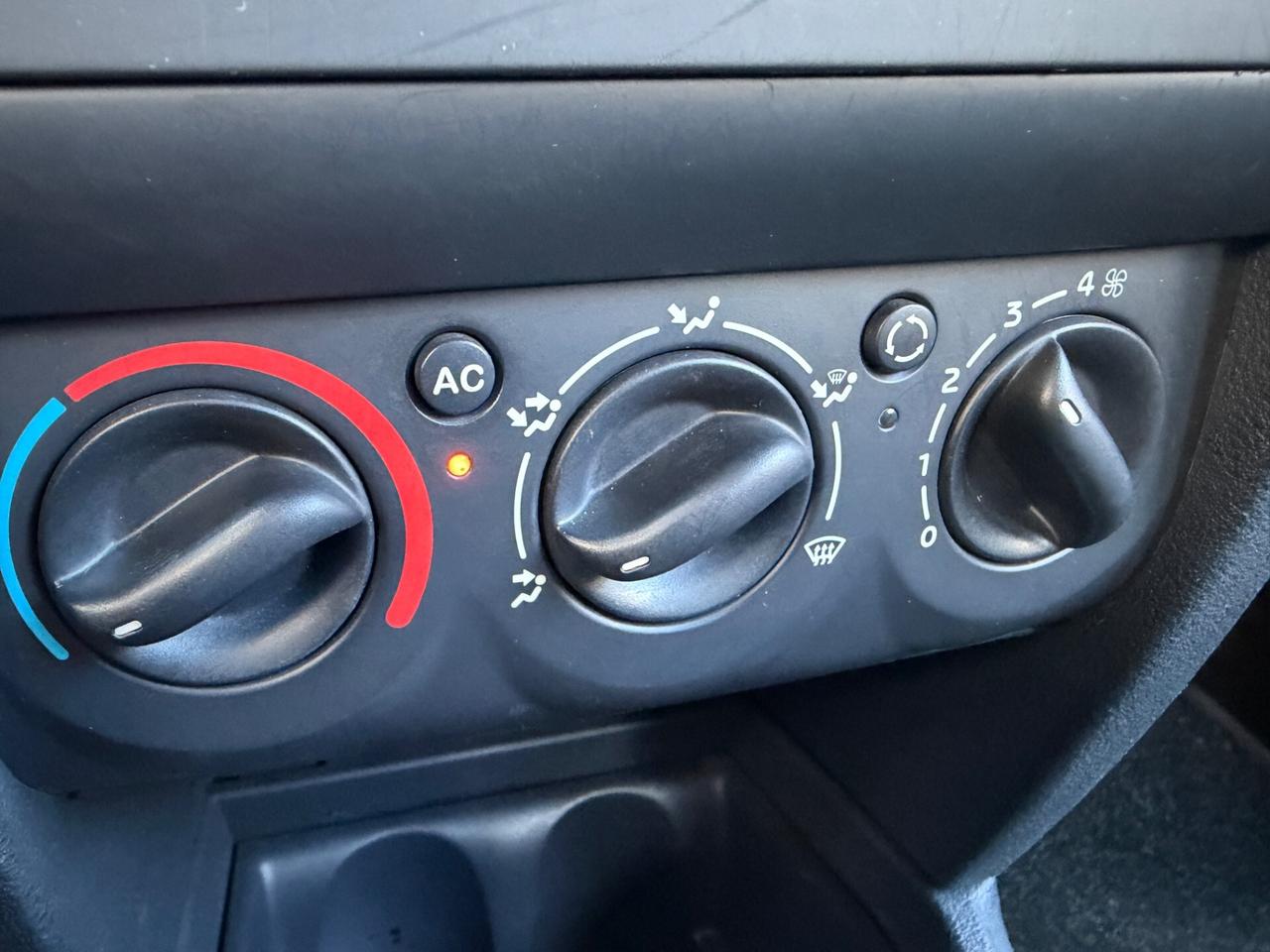 RENAULT CLIO 1.2 BENZINA CLIMA UNI PROP 48.000KM