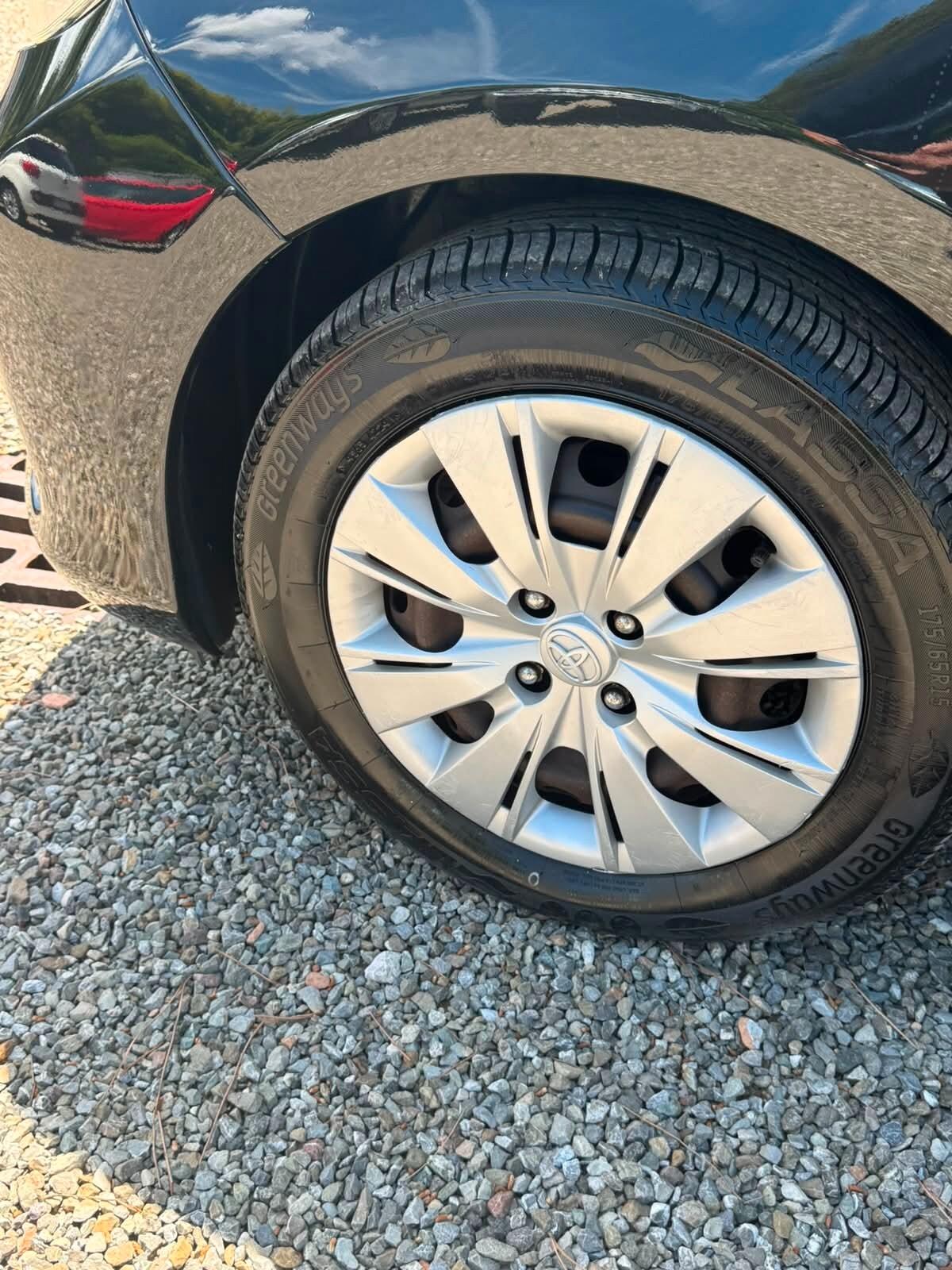 Toyota Yaris 1.3 5 porte Lounge TENUTA MANIACALMENTE !!