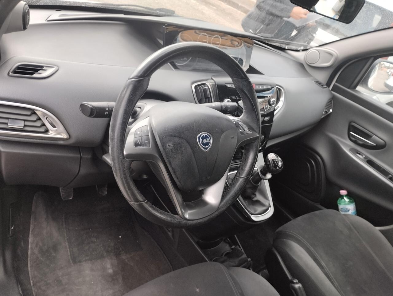 Lancia Ypsilon 1.2 69 CV 5 porte S&S Silver