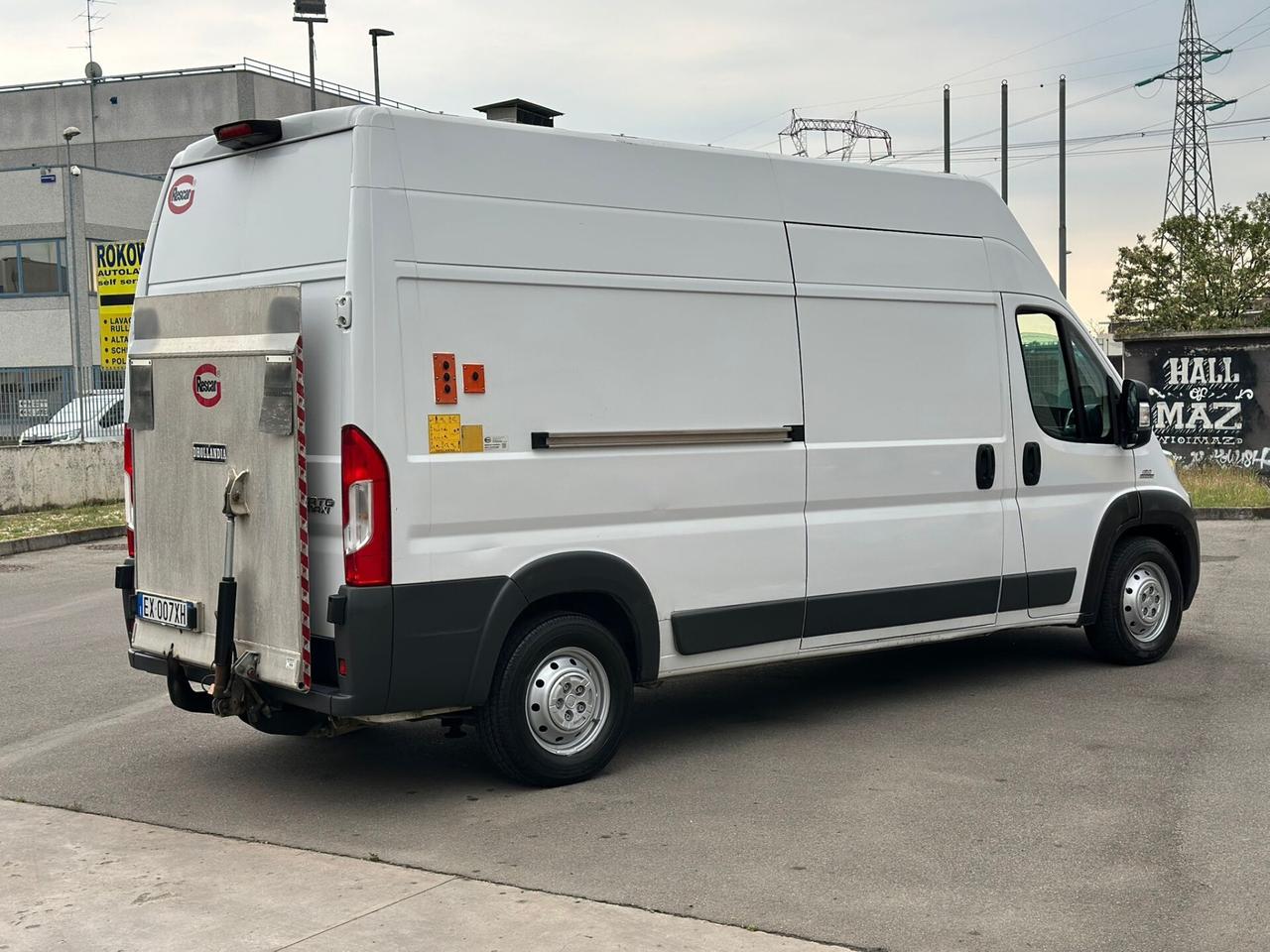 Fiat ducato con pedana caricatrice