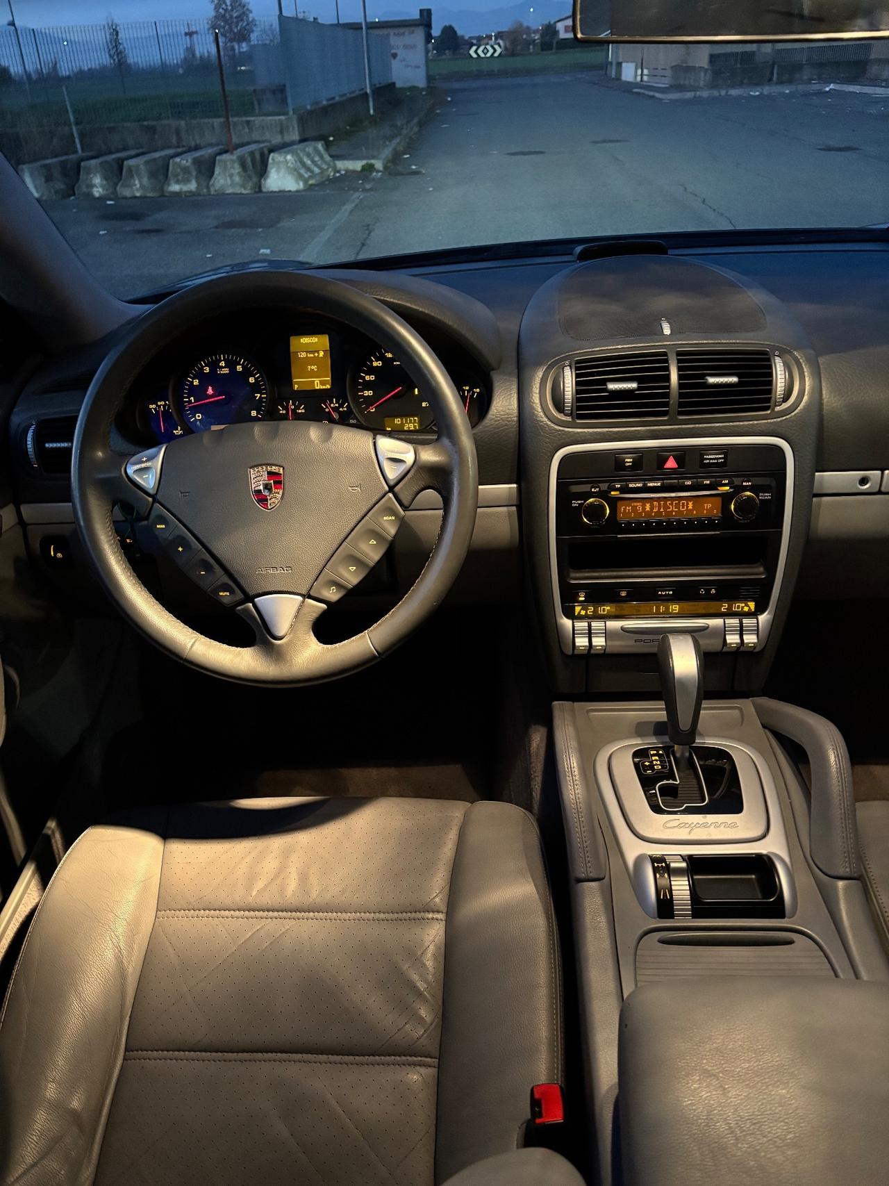 Porsche Cayenne 3.2 V6 SOLO 100 MILA KM