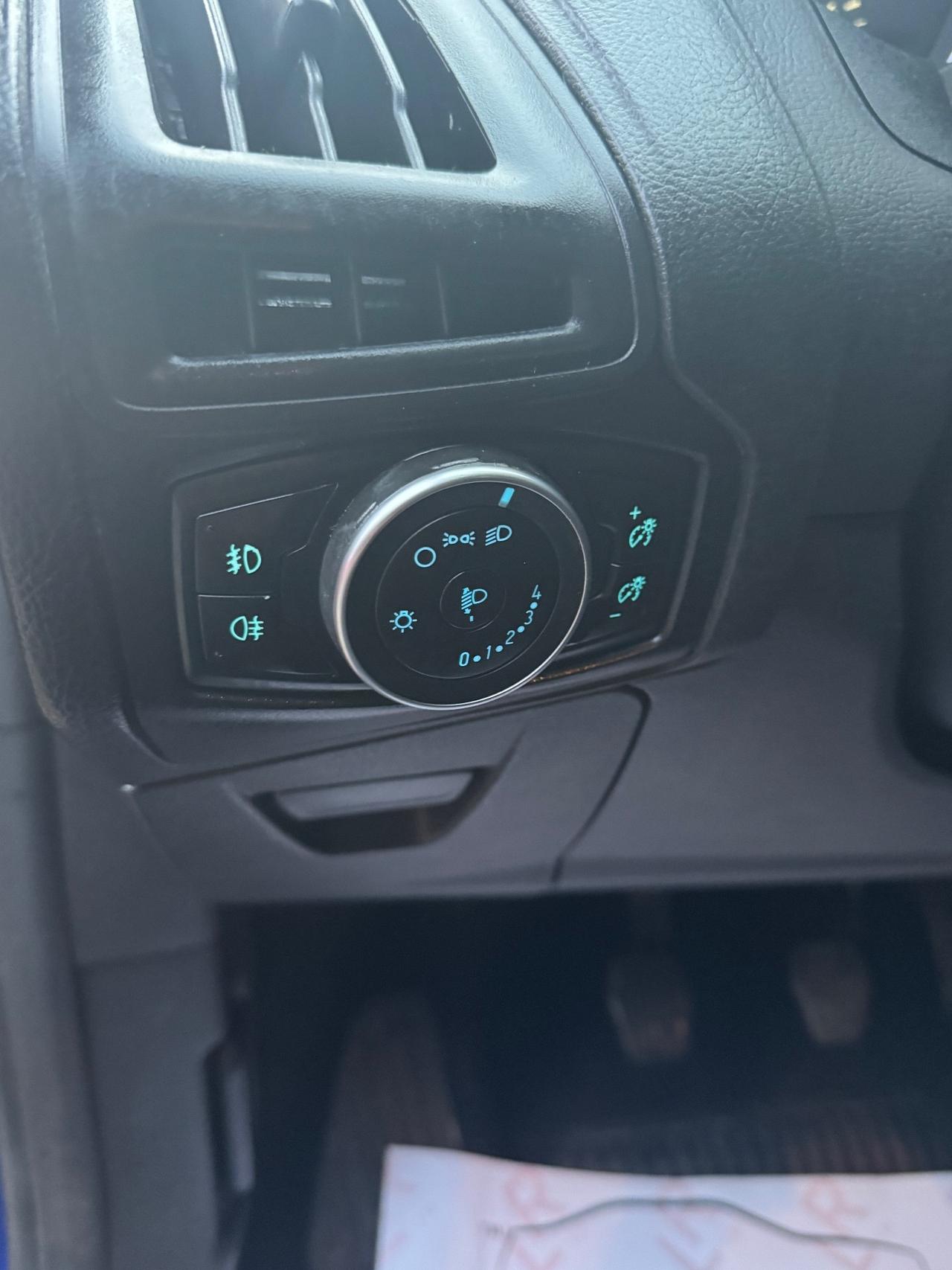 Ford Focus 1.6 120 CV GPL SW Titanium