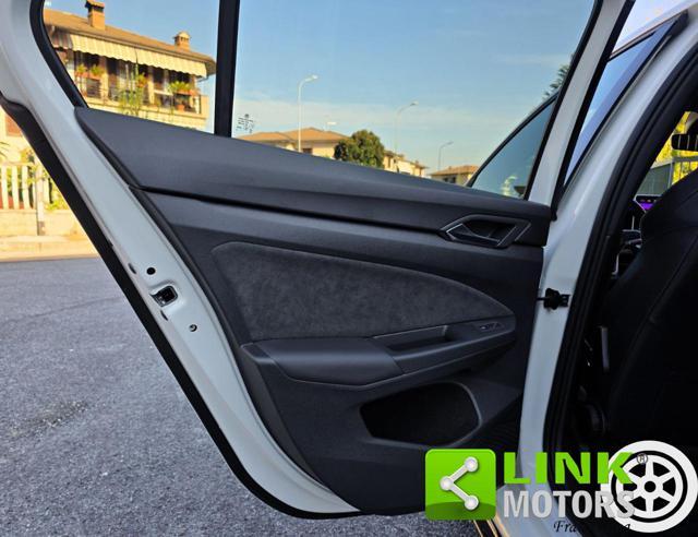 VOLKSWAGEN Golf 1.5 eTSI 150 CV ACT DSG R-Line Plus