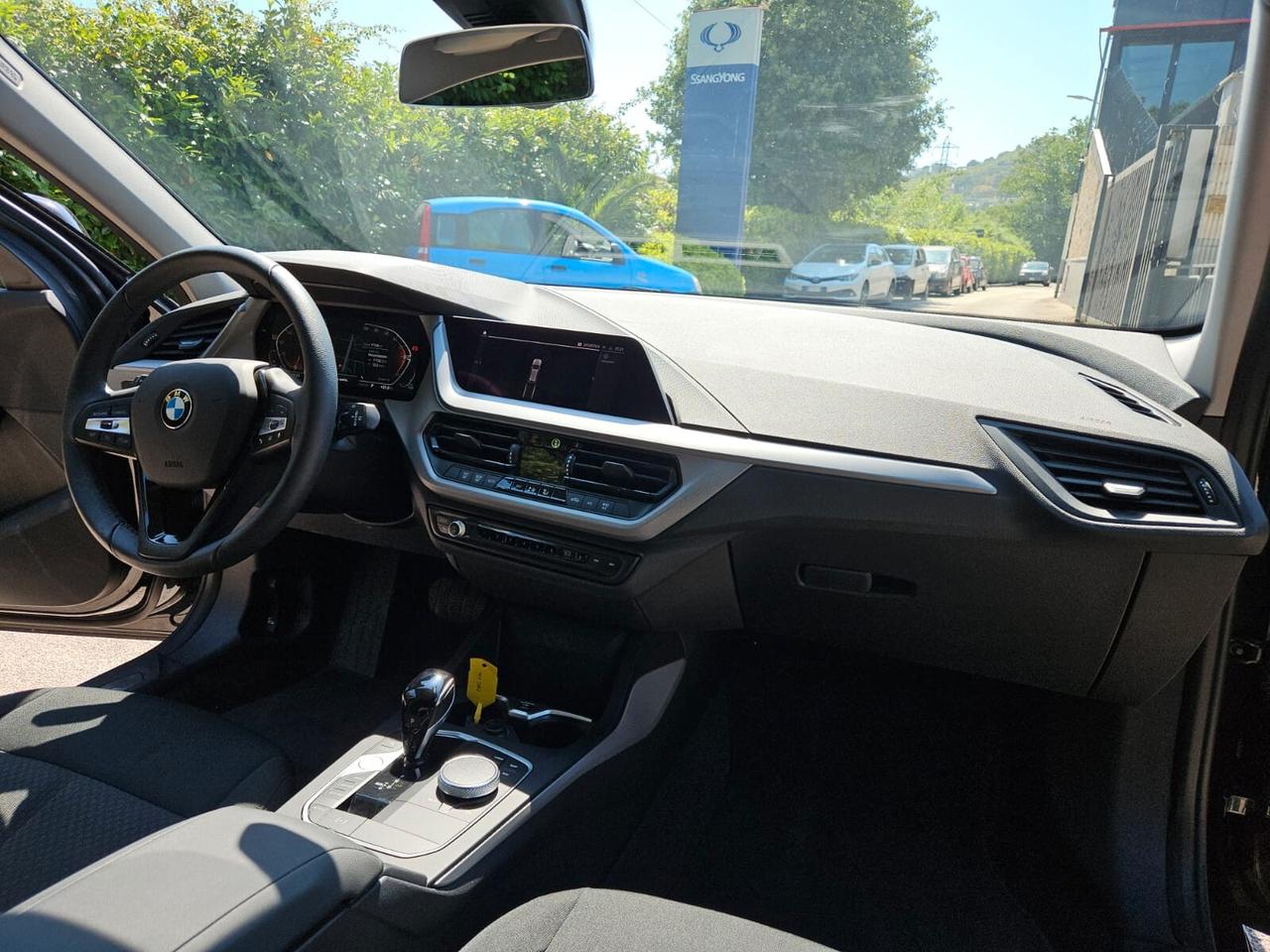 Bmw 116 116d 5p. Business Advantage