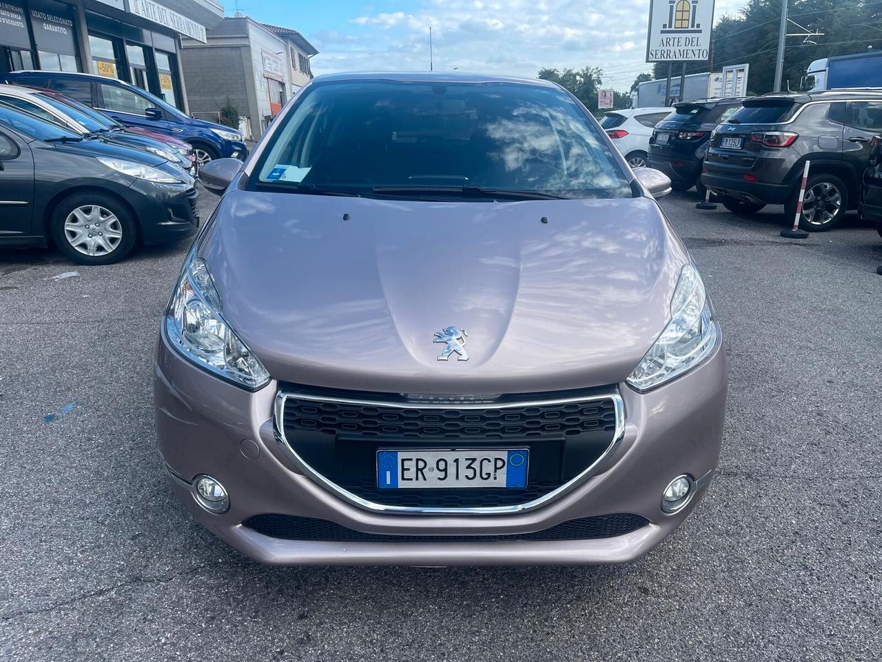 Peugeot 208 1.4 HDi 68 CV 5 porte Allure