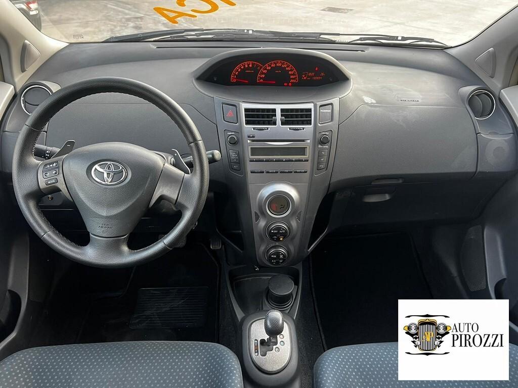 TOYOTA YARIS 1.3 Benz Cambio automatico 2011