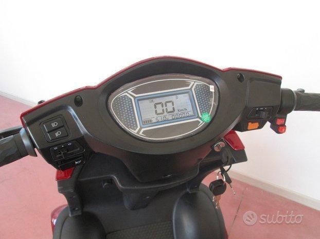 DELTA4 Scooter Elettrico per anziani/disabili