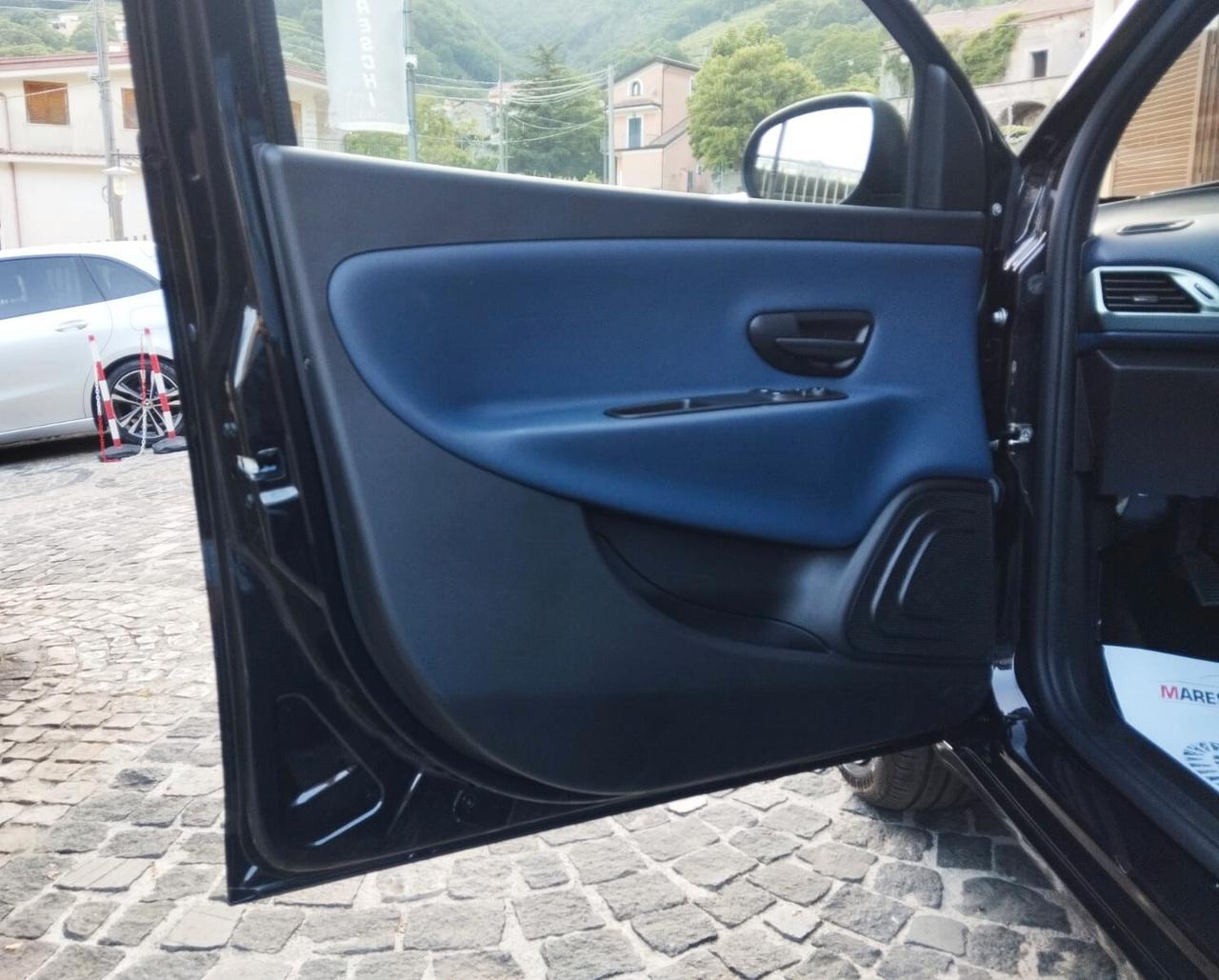 Lancia Ypsilon 1.0 FireFly 5 porte S&S Hybrid !!!