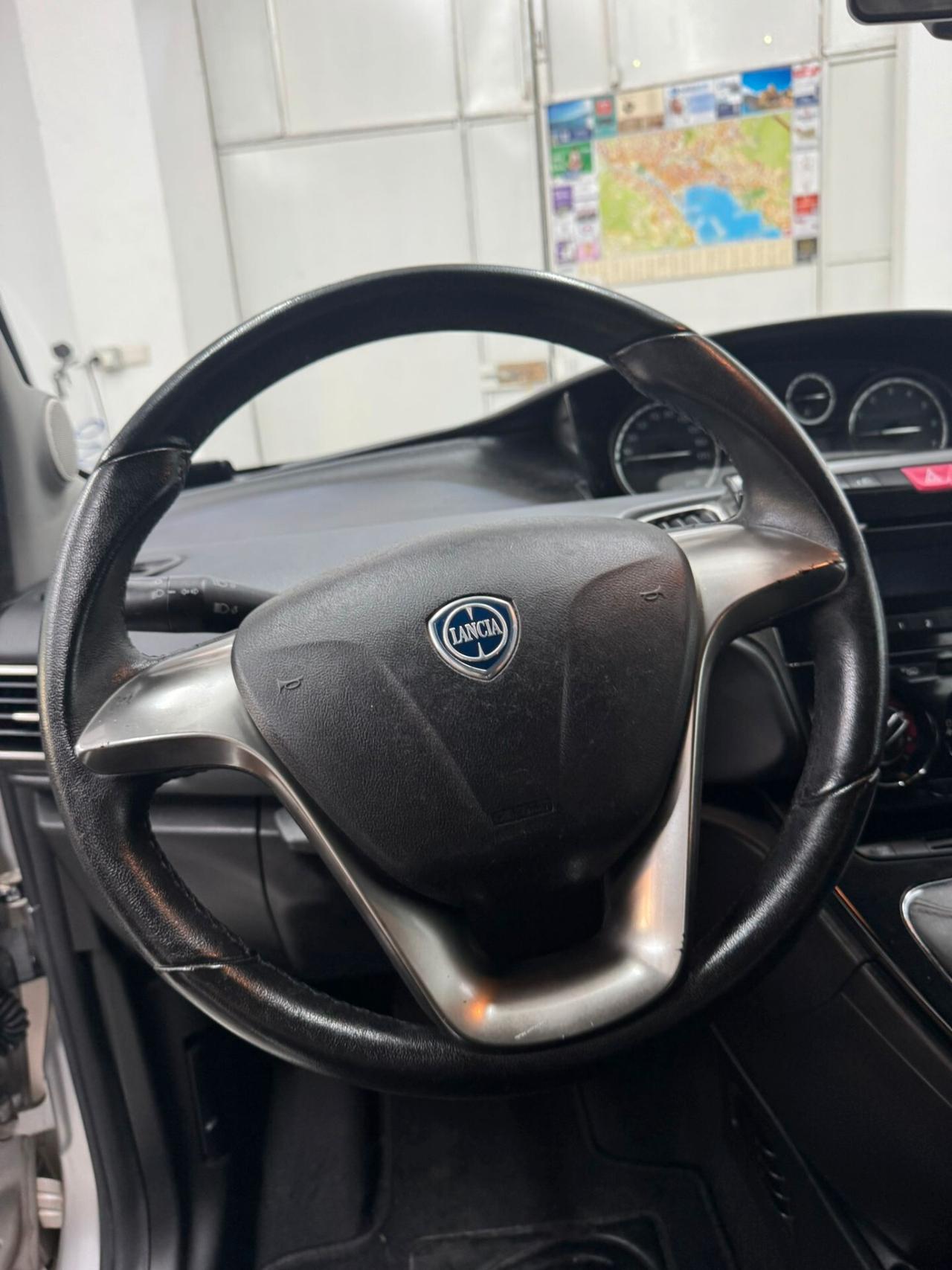 Lancia Ypsilon 1.2 69 CV 5 porte Platinum