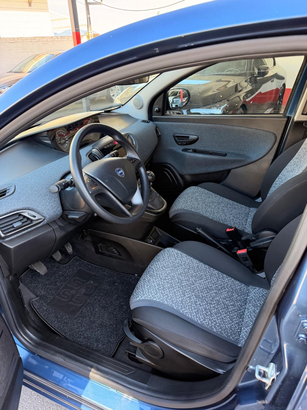 Lancia Ypsilon 1.0 FireFly 5 porte S&S Hybrid Gold