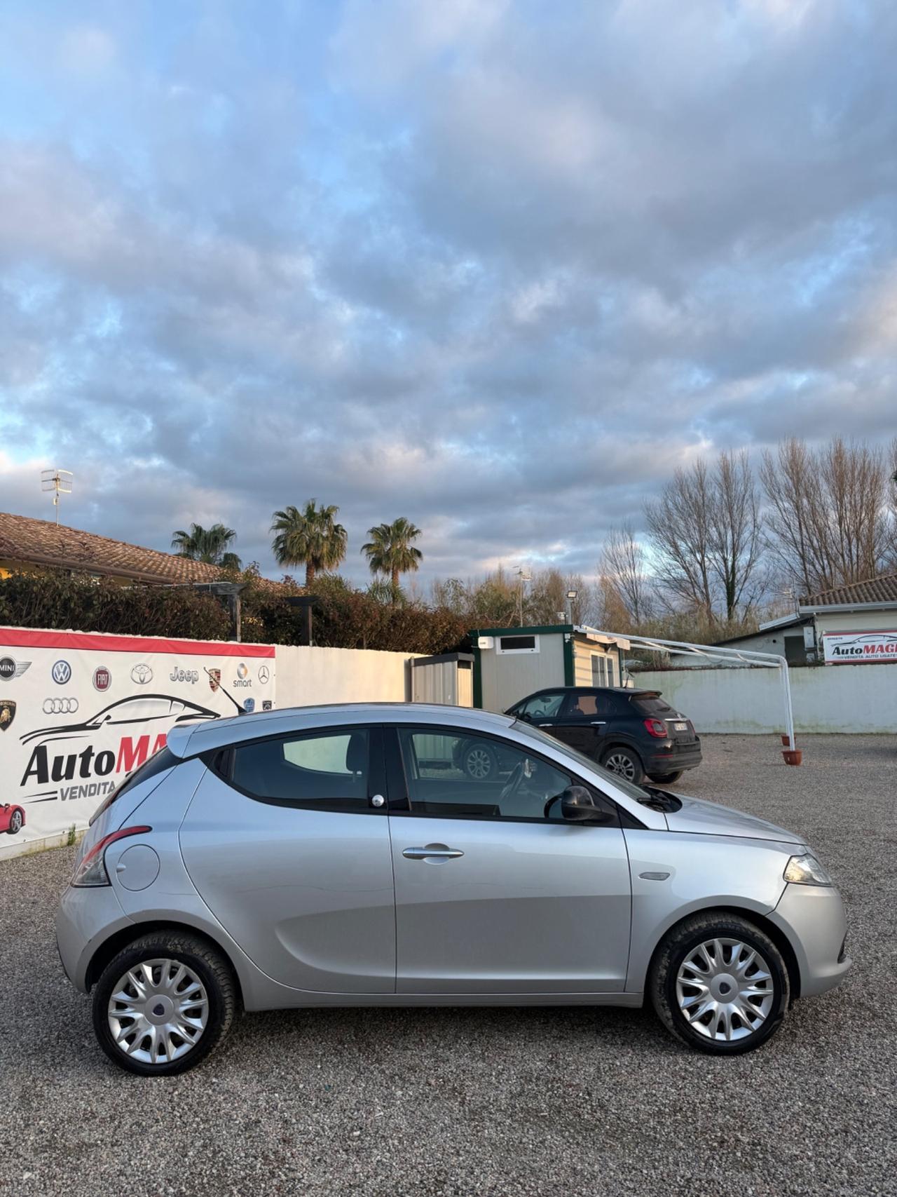 Lancia Ypsilon 1.2 69 CV 5 porte GPL Ecochic Silver