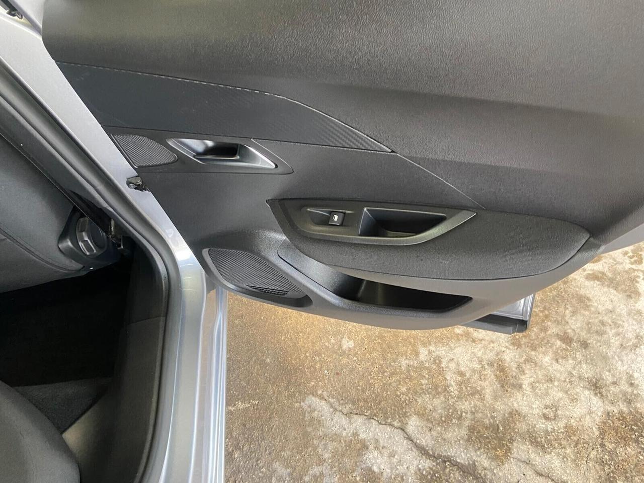 Peugeot 2008 PureTech 130 S&S EAT8 Active Pack