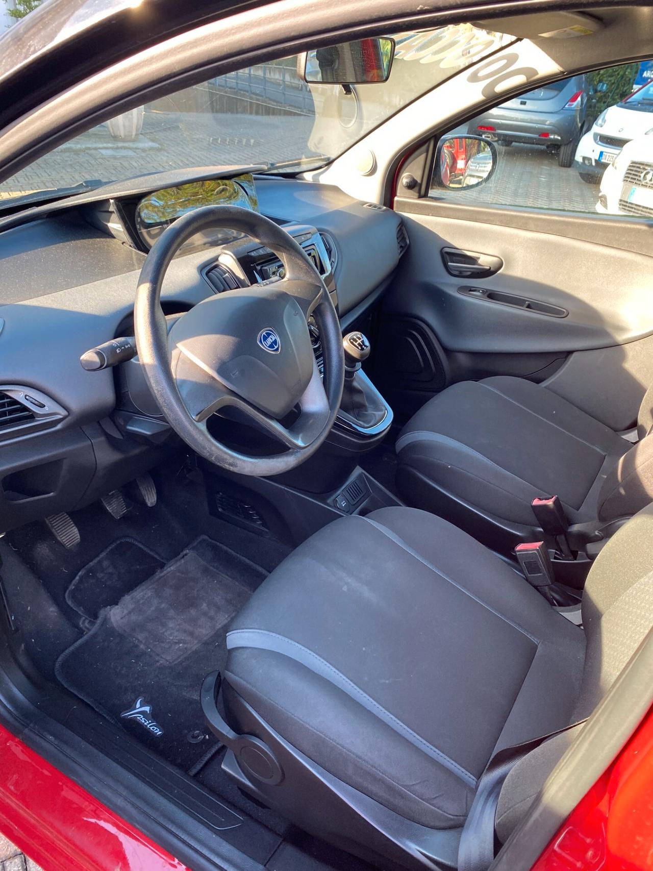 Lancia Ypsilon 1.2 69 CV 5 porte Silver
