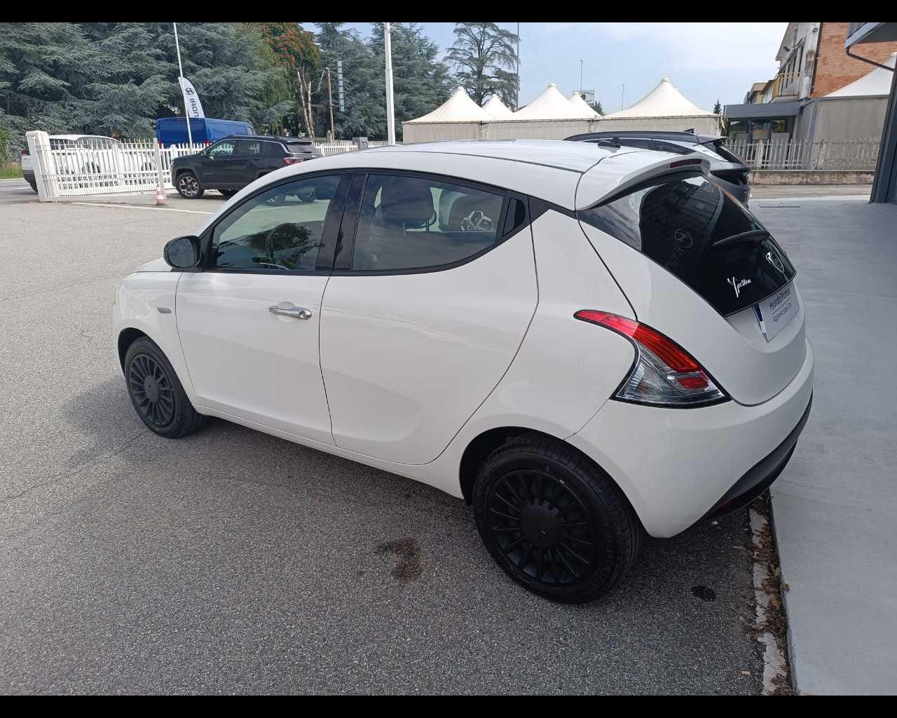 LANCIA Ypsilon III 2021 - Ypsilon 1.0 firefly hybrid Silver s&s 70cv