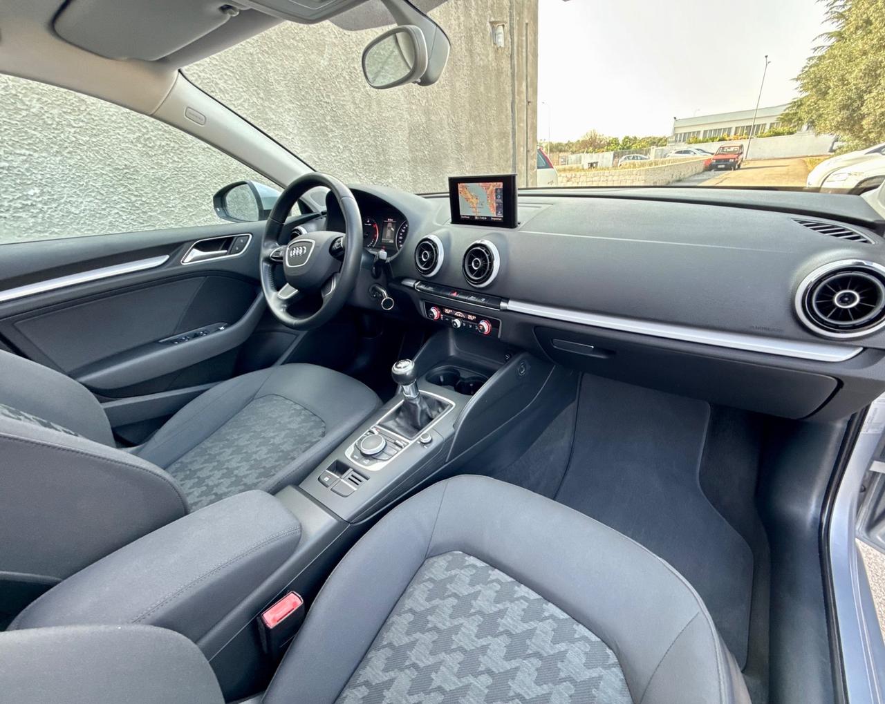Audi A3 1.6 TDI,TETTO APRIBILE ,Climatronic bizona,Navi,ecc.