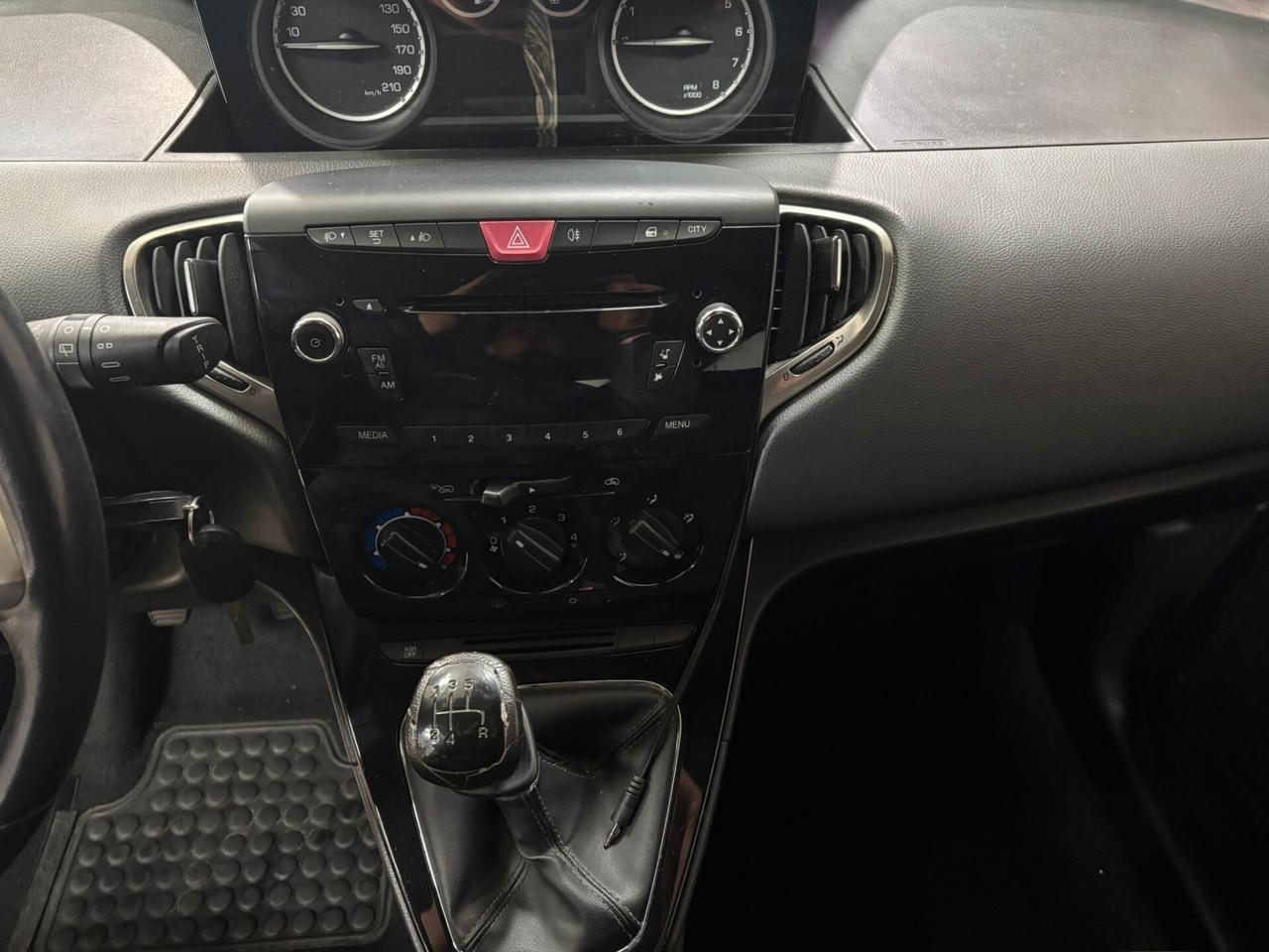 Lancia Ypsilon 1.2 69 CV 5 porte S&S Silver