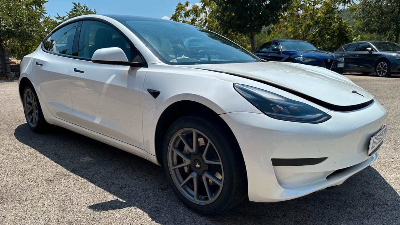 Tesla Model 3 RWD (incidentata)