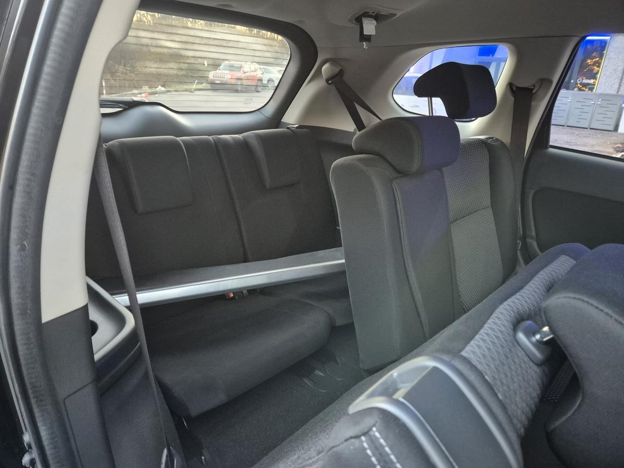 Mitsubishi Outlander 2.2 DI-D 2WD *7 POSTI*