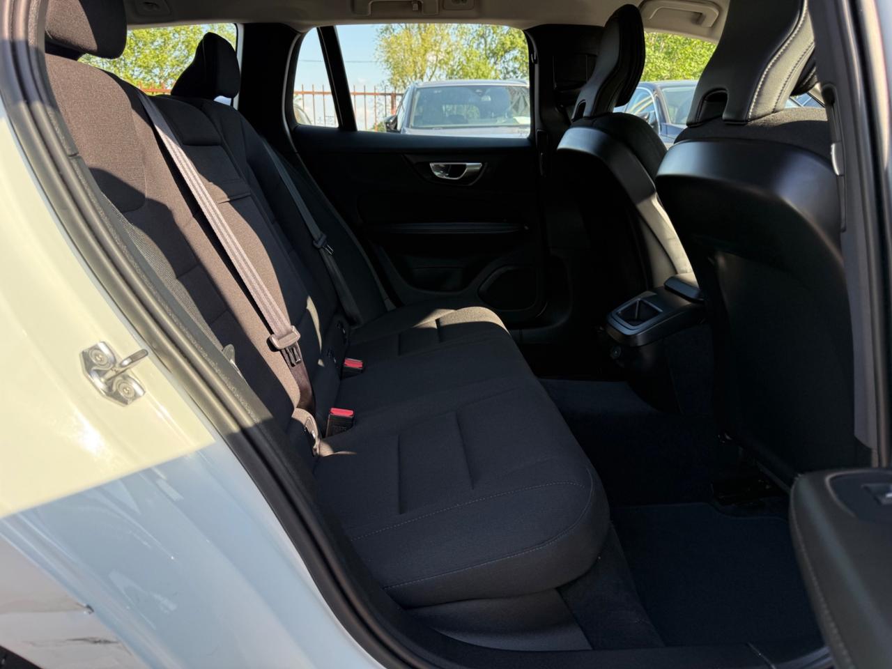Volvo V60 B4 2.0 197 CV Geartronic Momentum Business Pro