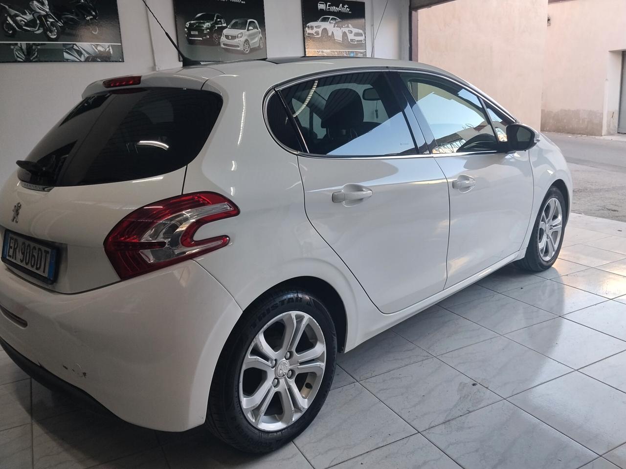 Peugeot 208 1.4 diesel 2013 CON GARANZIA