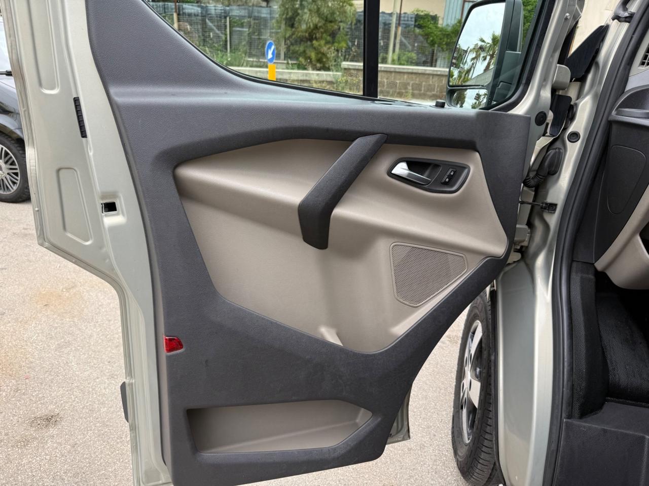 Ford Transit Custom 2.2 Diesel 6 posti passo lungo