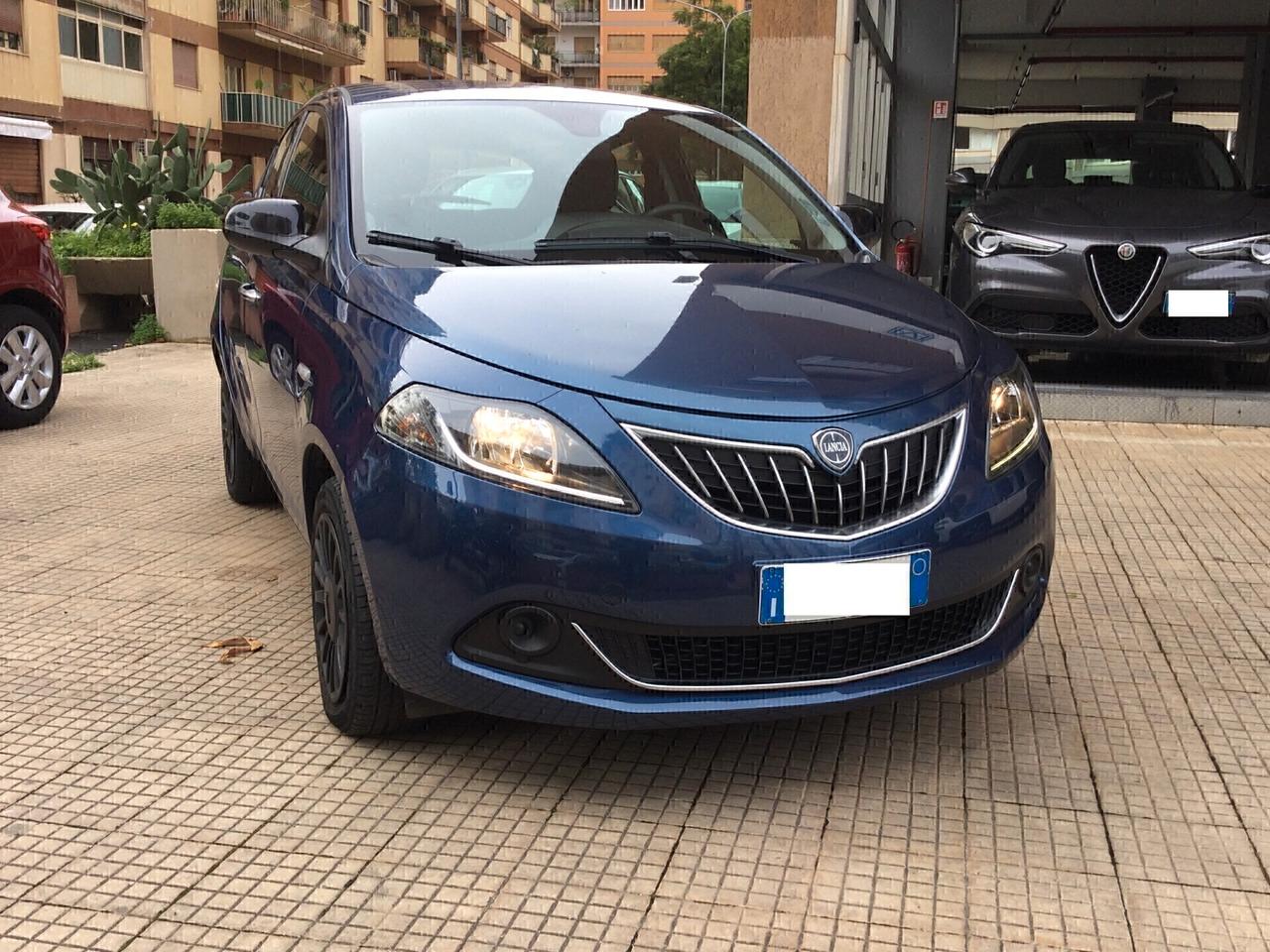Lancia Ypsilon 1.0 FireFly 5 porte S&S Hybrid Ecochic Silver