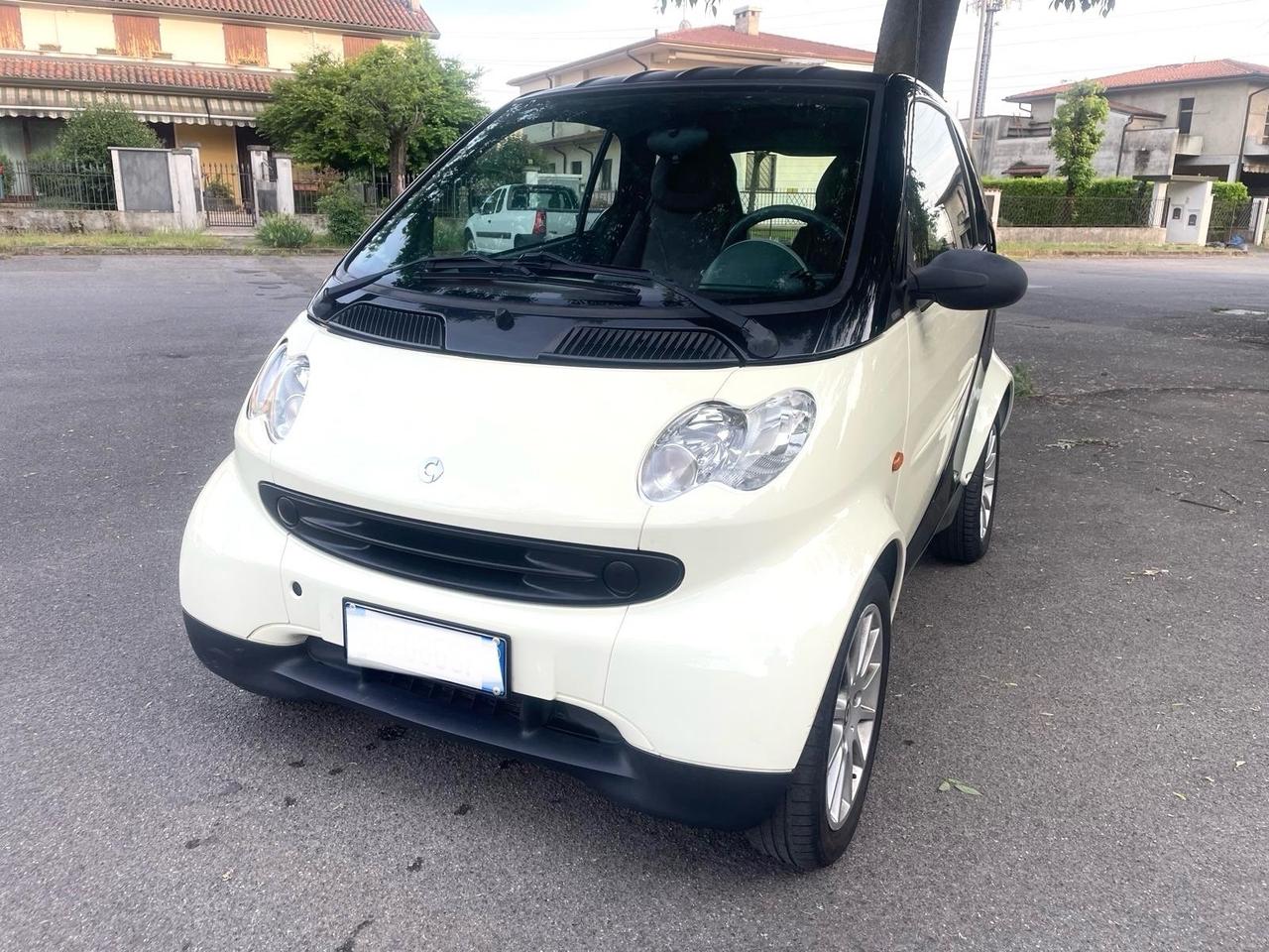 Smart ForTwo 700 coupé grandstyle (45 kW) per Neopatentati
