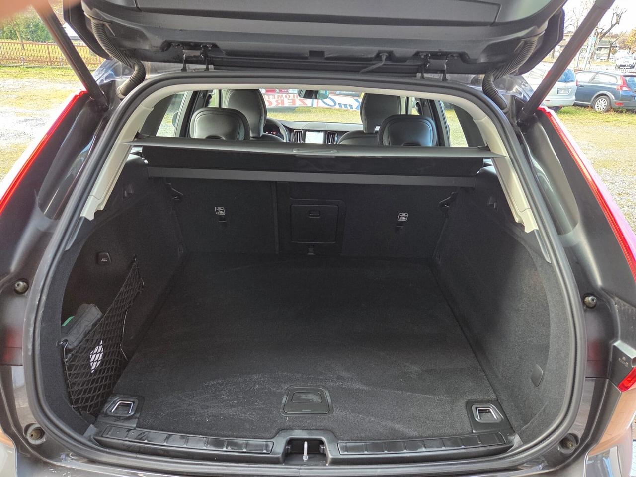 Volvo XC 60 B4 D AWD automatico Ultimate Dark