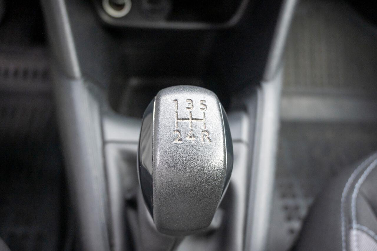 Peugeot 208 1.4 HDi 68 CV - NEOPATENTATI