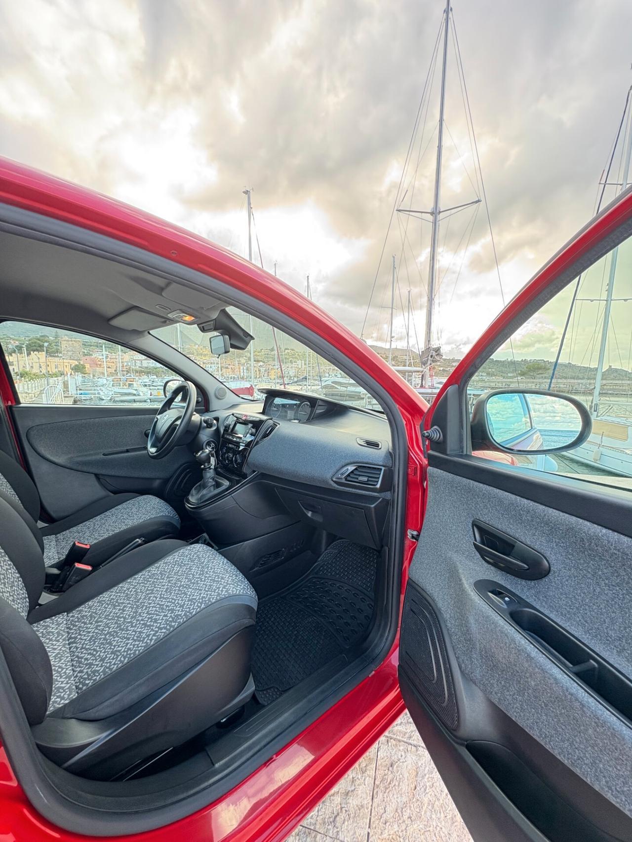Lancia Ypsilon 1.0 FireFly 5 porte S&S Hybrid
