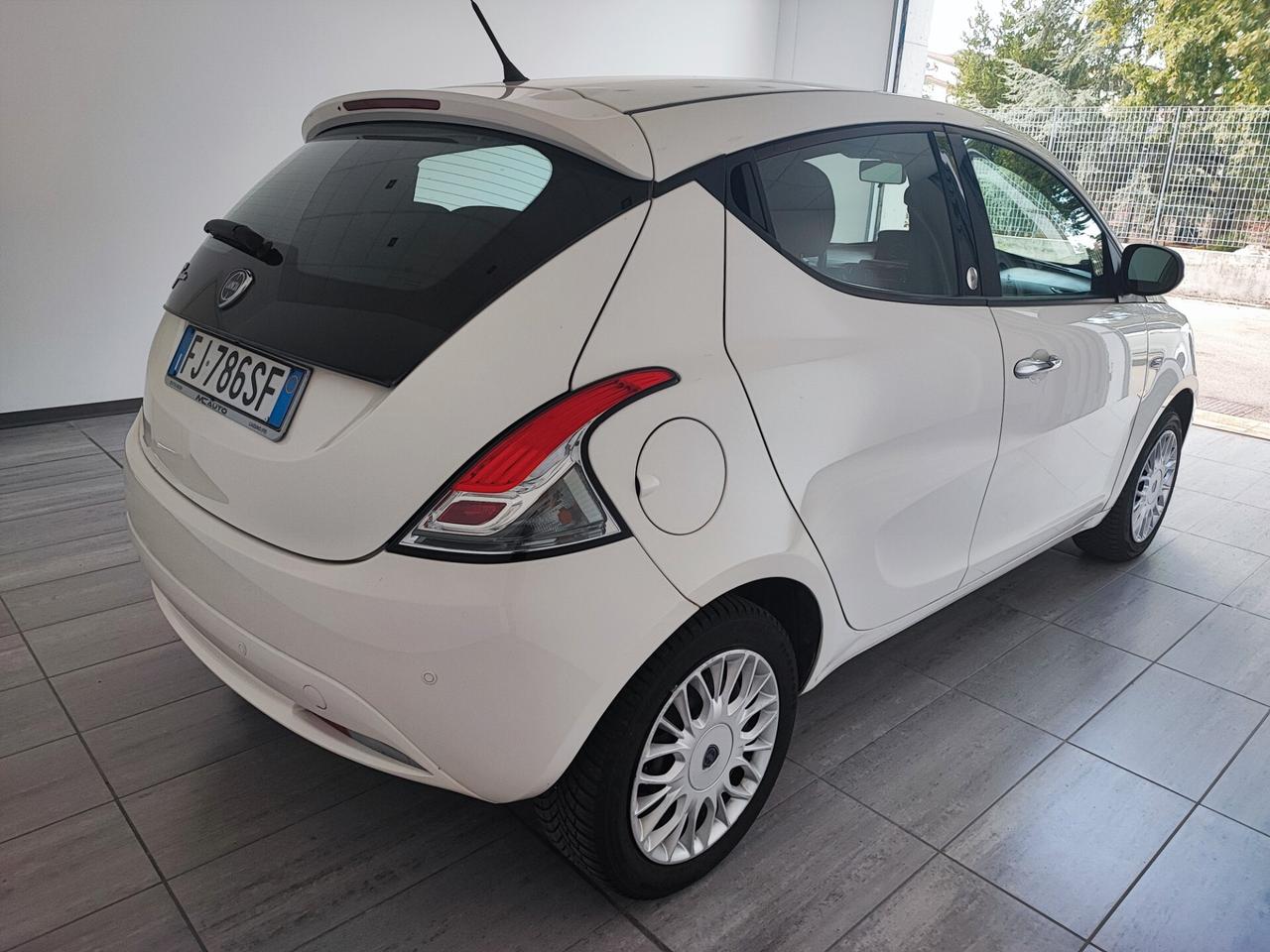 Lancia Ypsilon 0.9 TwinAir 85 CV 5 porte S&S DFN Gold