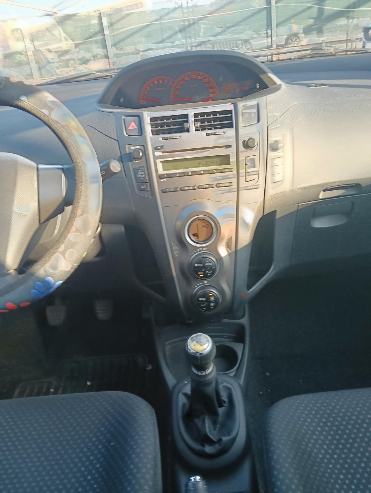 Toyota Yaris 1.0 5 porte