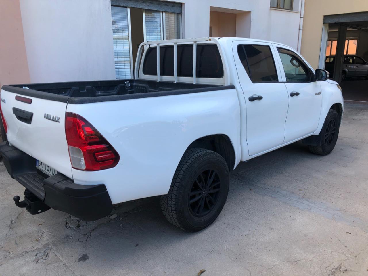Toyota Hilux 2.4 D-4D 4WD 4 porte Double Cab Lounge