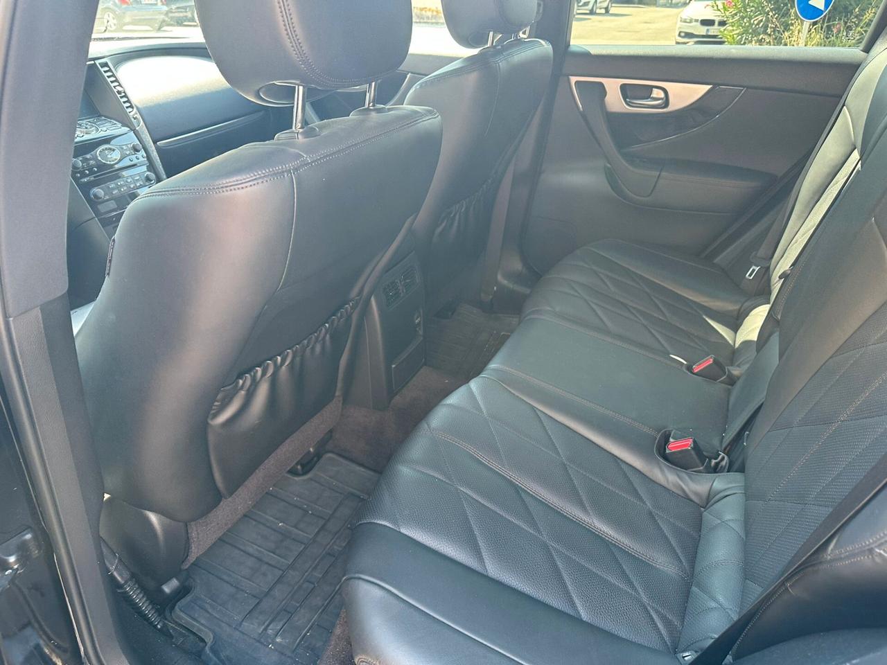 Infiniti QX70 3.0 diesel V6 AT GT Premium