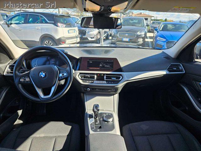 BMW 320 320d XDRIVE auto Business Adv - GD711AP