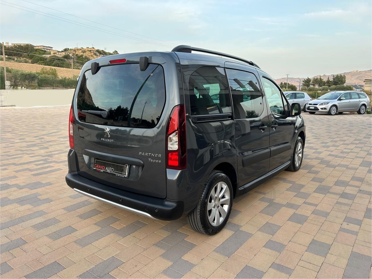 Peugeot Partner Tepee BlueHDi 100 Outdoor