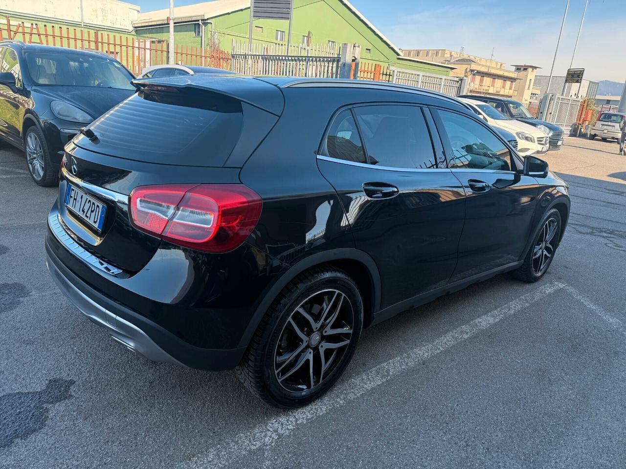Mercedes-Benz GLA 180 d Business