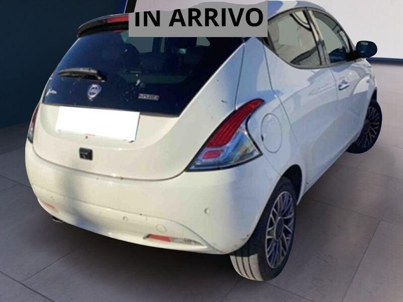 Lancia Ypsilon 1.0 FireFly 5 porte S&S Hybrid Ecochic Gold