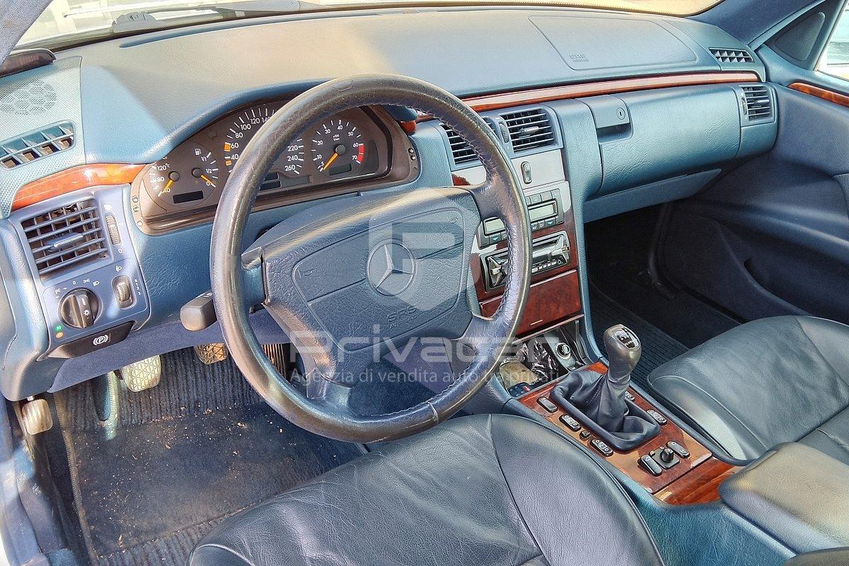 MERCEDES E 200 Kompressor cat Elegance