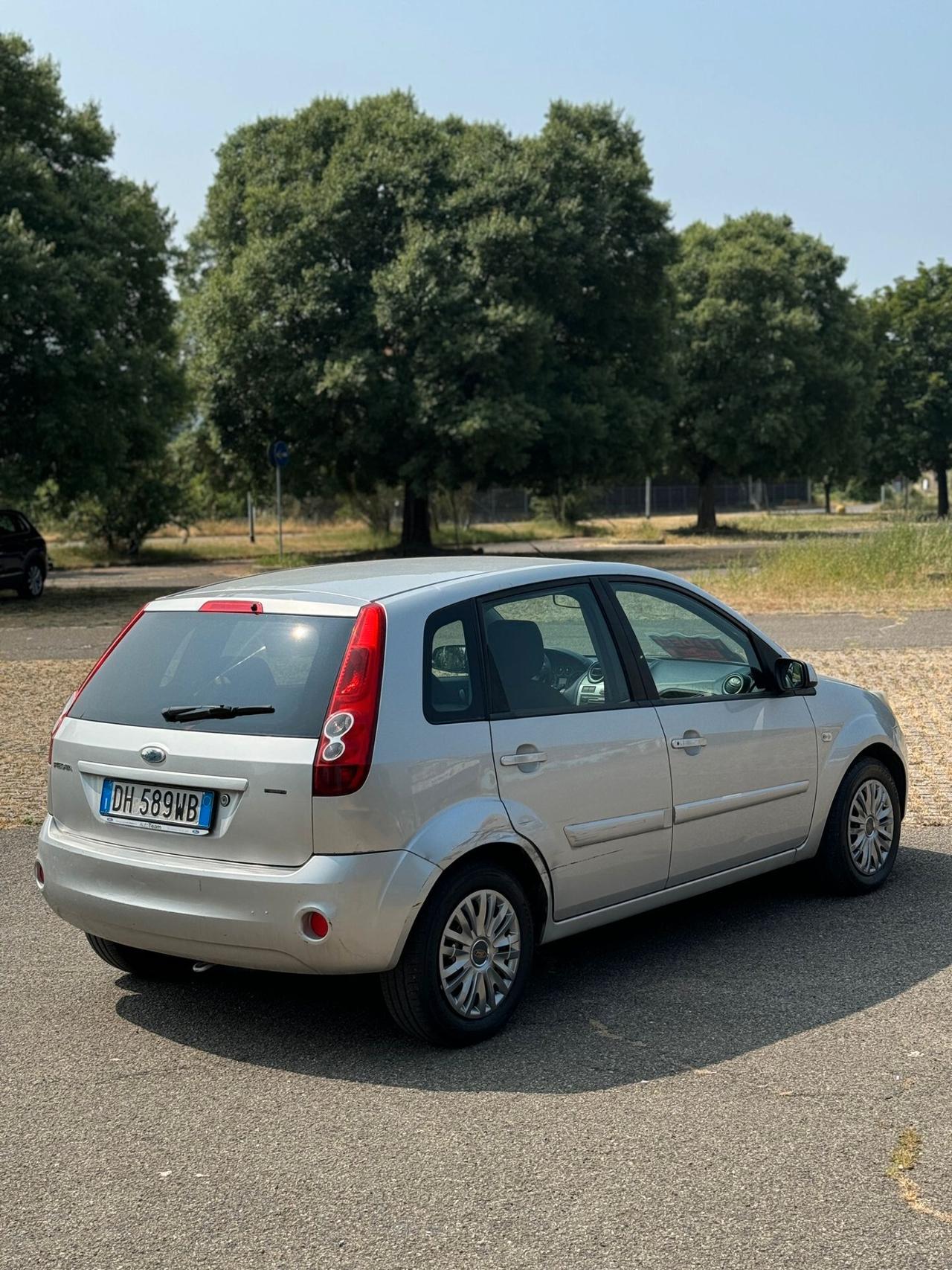Ford Fiesta 1.4 16V aut. 5p. Ghia