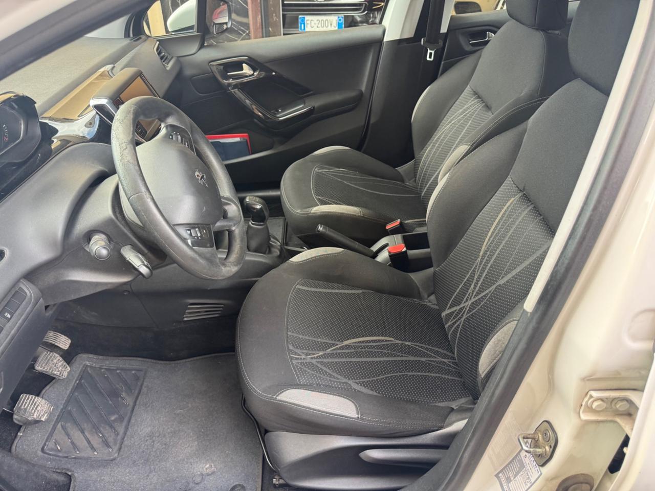Peugeot 208 1.4 HDi 68 CV 5 porte Allure