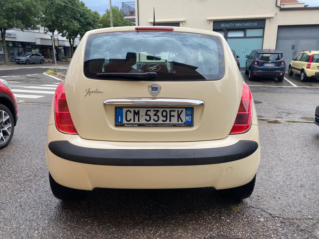 Lancia Ypsilon 1.2 Benzina Argento NEOPATENTATI