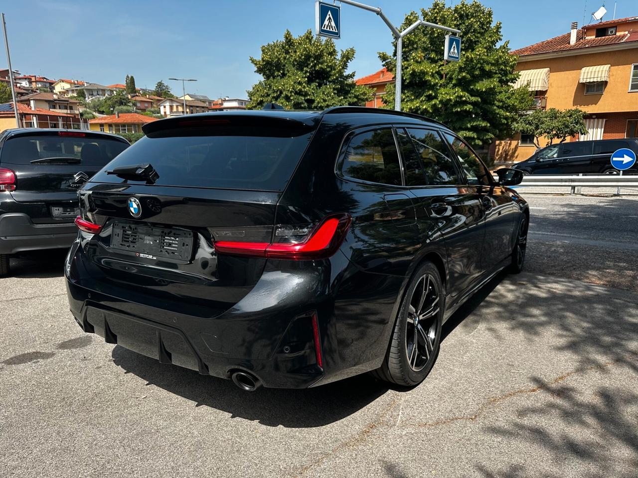 Bmw 318 d Touring M SPORT_PANORAMA_TOTAL BLACK_FARI oLED_HEAD-UP 320