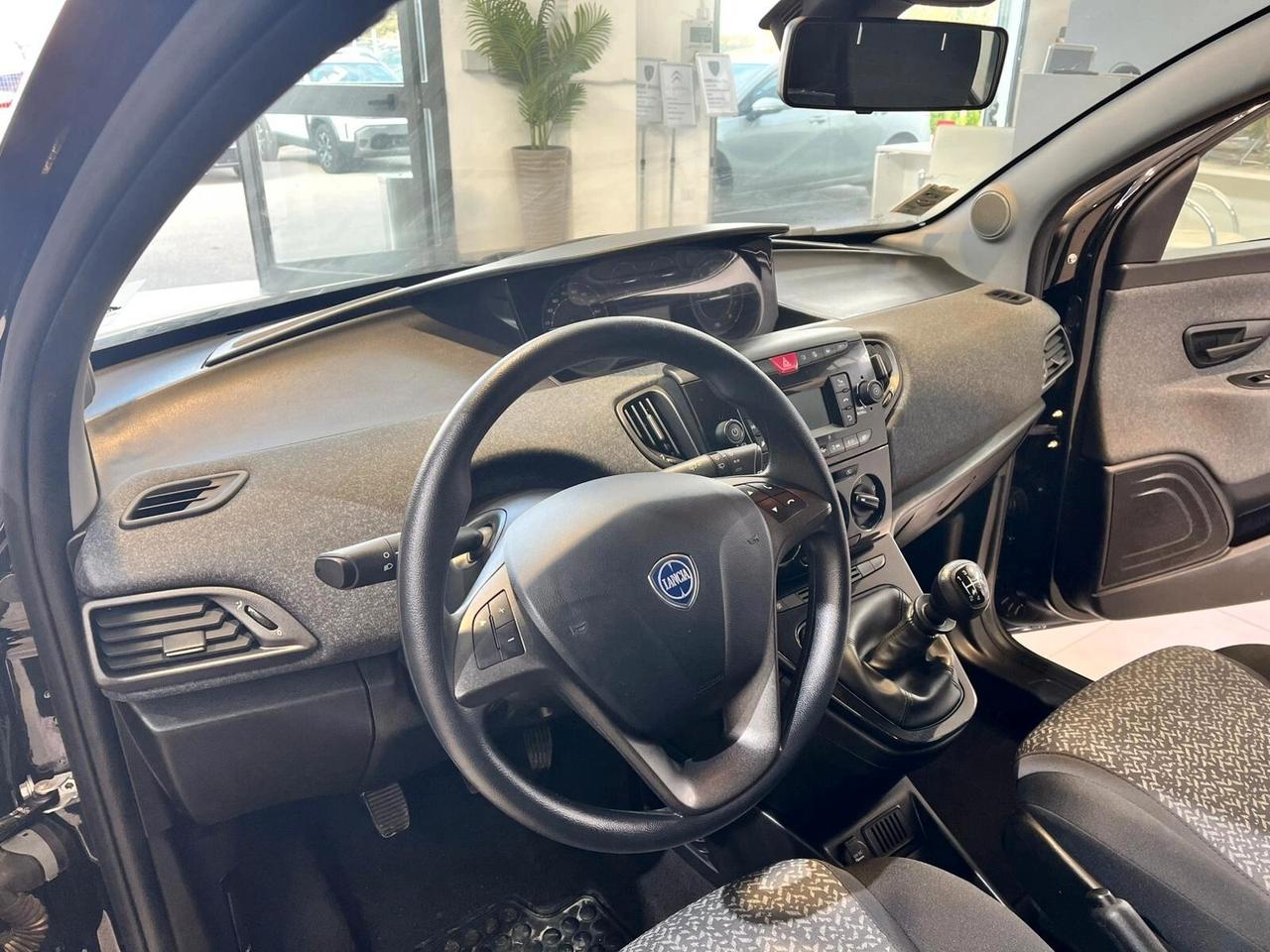 Lancia Ypsilon 1.0 FireFly 5 porte S&S Hybrid Silver