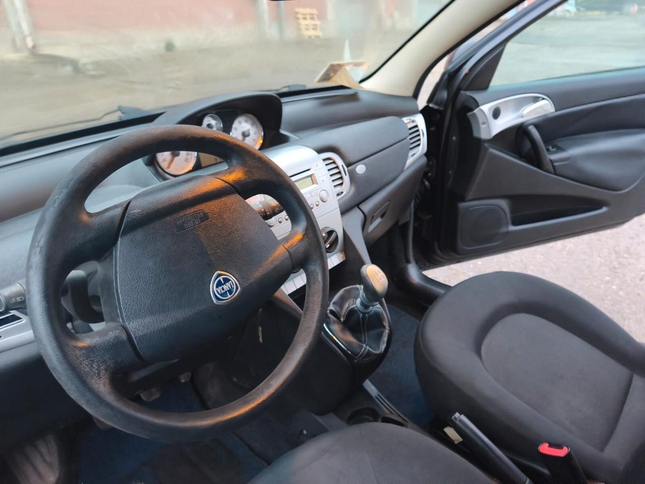 Lancia Ypsilon 2011---1.2 Benzina Neopatentati