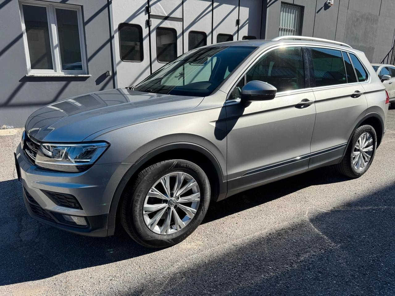 Volkswagen Tiguan 1.6 TDI SCR Business BlueMotion Technology*EURO6*NAVI*CERCHI