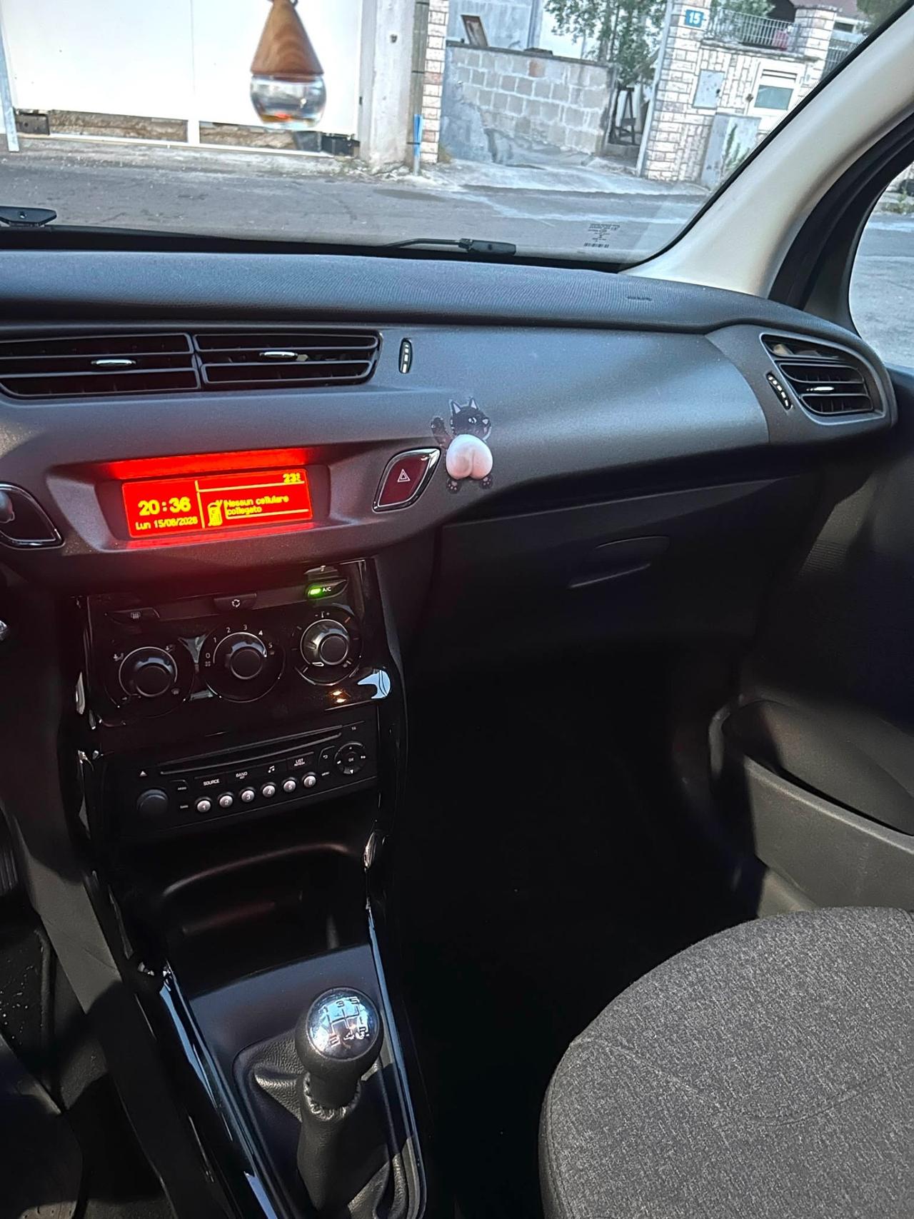 Citroen C3 Exclusive-2015 LED/USB