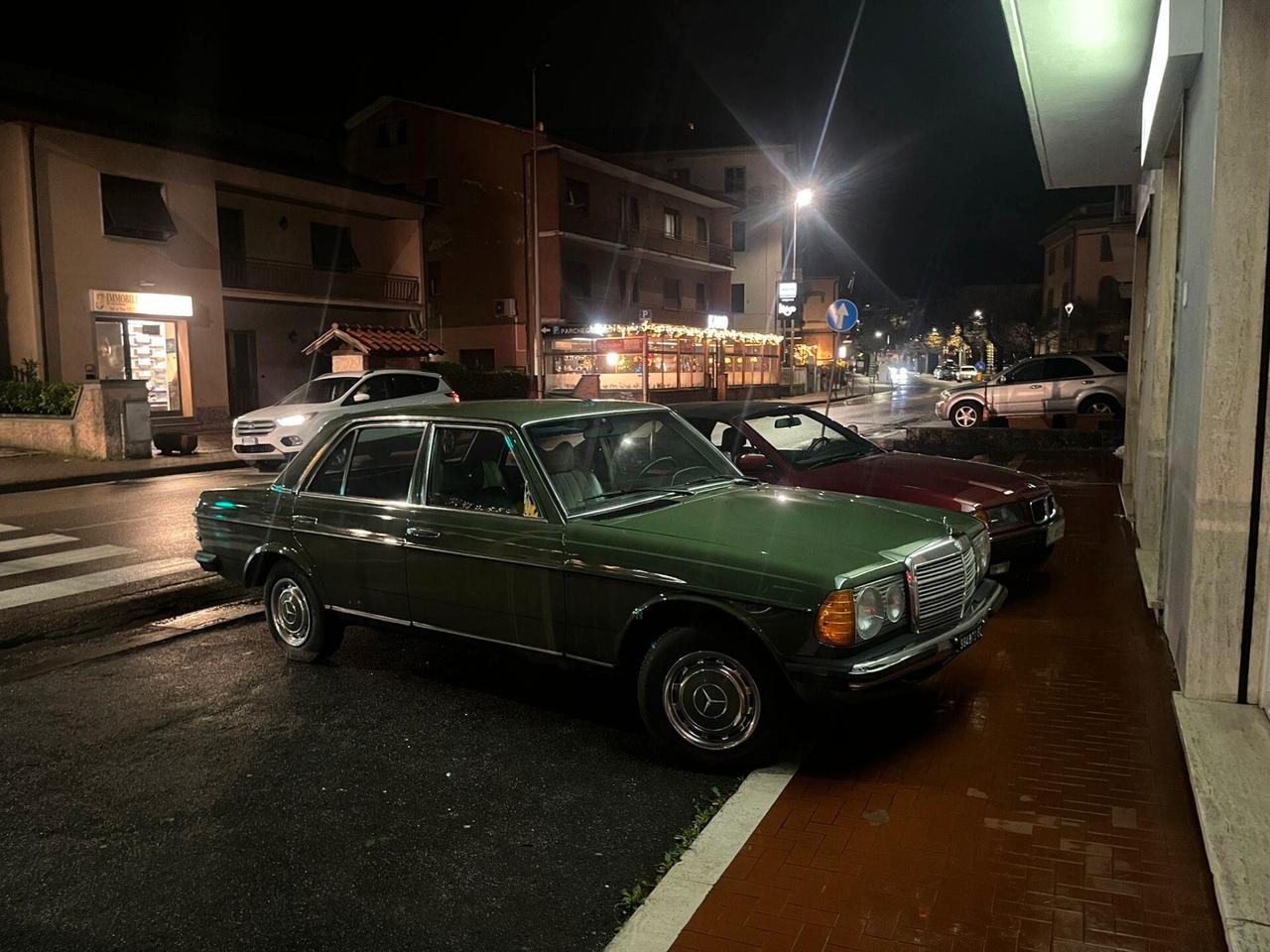 Mercedes-benz 200 w 123